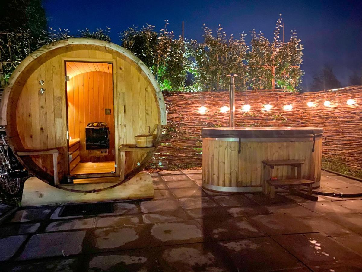 Bed & Wellness Klein Knorrestein With Private Hottub And Sauna And Tandembike Rental Included In Price Almere Bagian luar foto