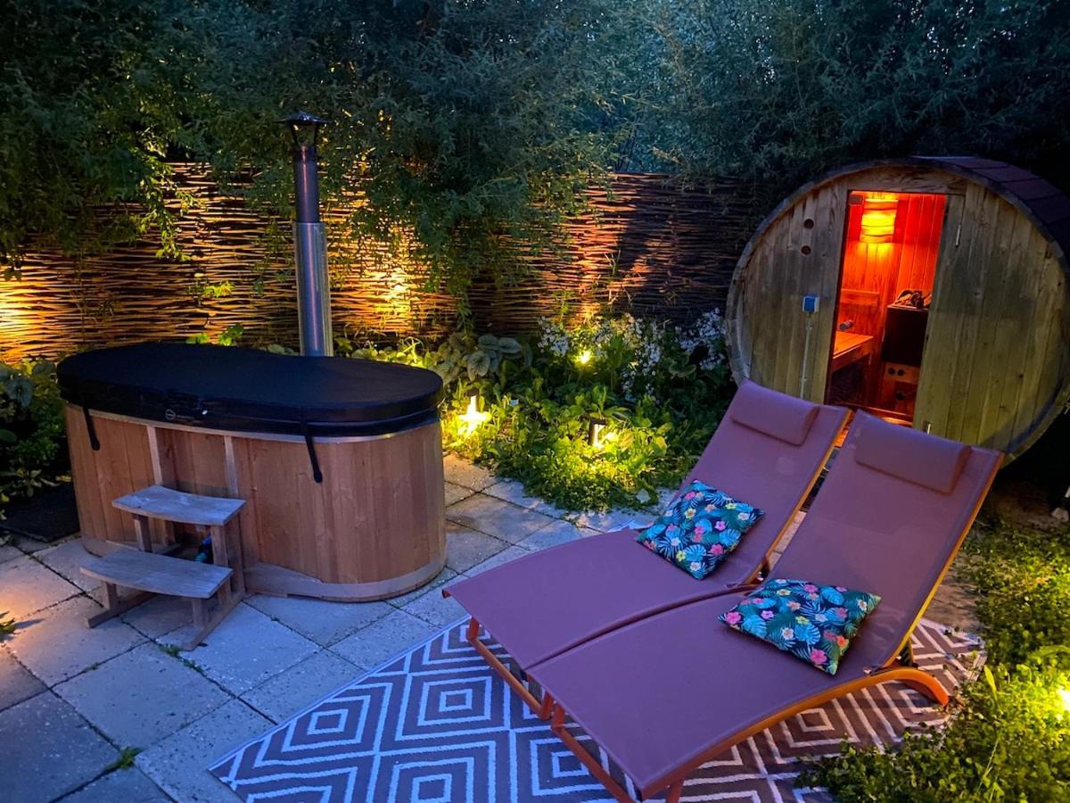 Bed & Wellness Klein Knorrestein With Private Hottub And Sauna And Tandembike Rental Included In Price Almere Bagian luar foto